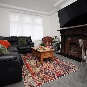 Royal Oak House By Ty Sa - 5 Bedroom House Cardiff