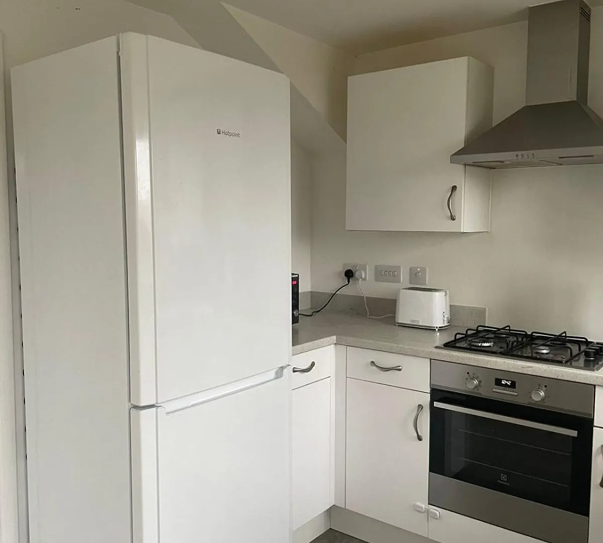 Village House St Mellons - Close To A48 And M4 Cardiff Guest house