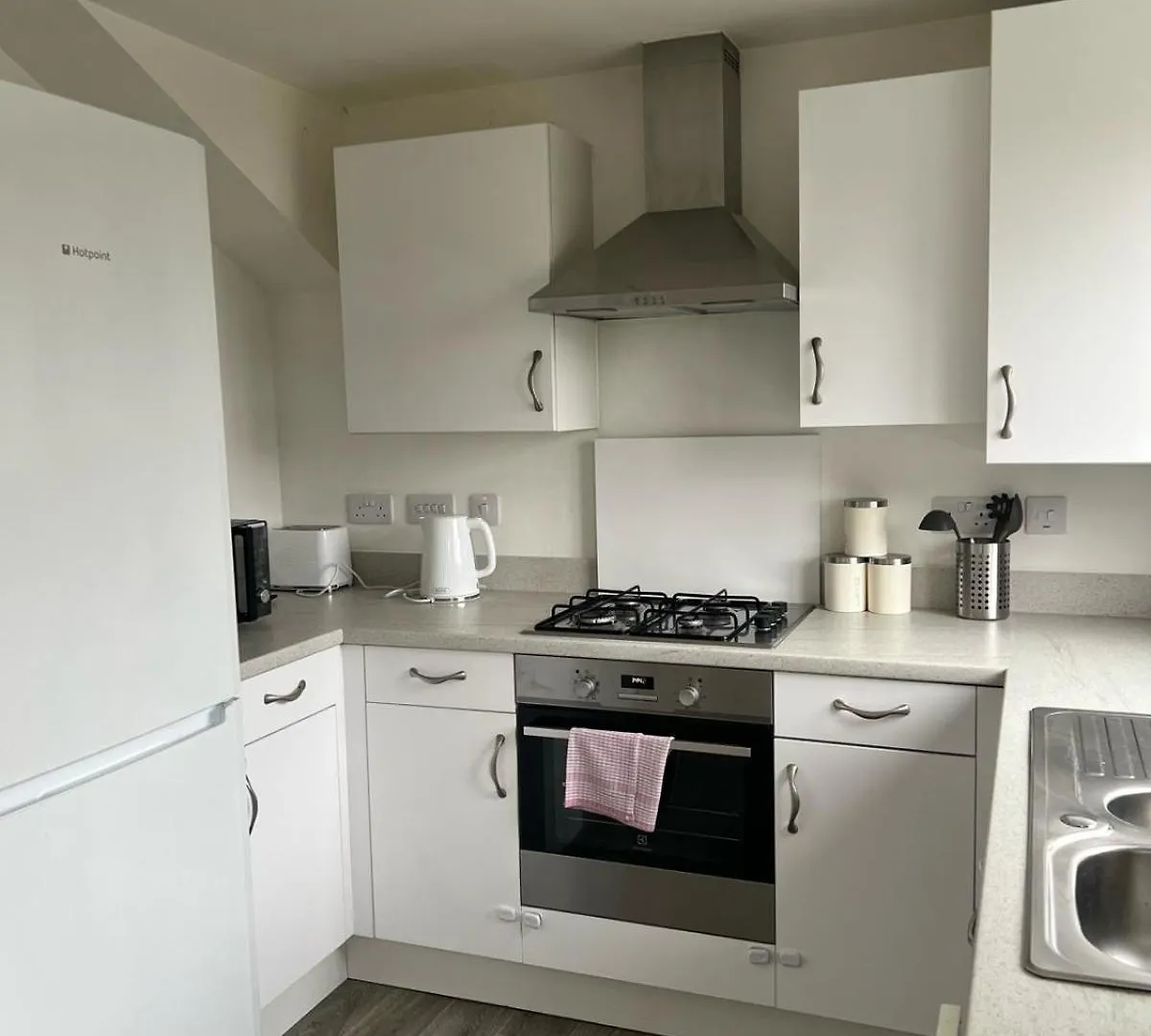 Village House St Mellons - Close To A48 And M4 Cardiff Guest house